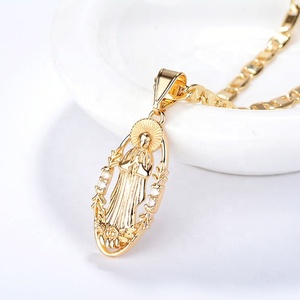 Pendentif tendance pour femme en alliage plaqué or 18 carats avec zircon cubique, style mode, sur mesure - Product Image 1