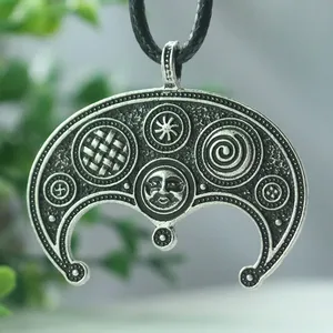 Collar con Colgante Lunula Eslava para Mujer, Joyería Vikinga Nórdica, Amuleto de Luna Eslava, Talismán Pagano, Regalo para Ella - Product Image 2