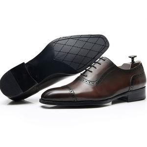 Chaussures Richelieu pour hommes en cuir pleine fleur, style britannique, à bout carré, antidérapantes, patinées, respirantes, légères, à lacets, pour l'été - Product Image 4