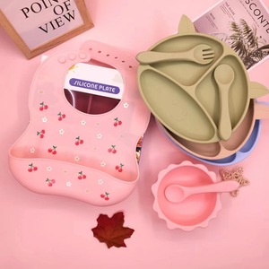 Prodotti per lo Svezzamento dei Bambini, Set di Stoviglie in Silicone con Piatto, Ciotola, Cucchiaio e Forchetta, Set per l'Alimentazione dei Neonati e Bambini - Product Image 1