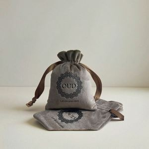 Bolsa de Terciopelo Premium con Cordón y Logotipo Grabado Personalizado, Empaque de Marca de Lujo para Guardar Joyas y Cosméticos - Product Image 3