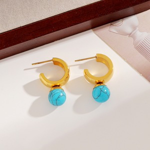 Pendientes Huggie de Acero Inoxidable con Turquesa en Bisel, Diseño Geométrico en Forma de C, Chapados en Oro, para Uso Diario - Product Image 3