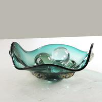 Vase à fleur en cristal de luxe décoratif vert de conception géométrique minimaliste de distorsion personnalisé en gros