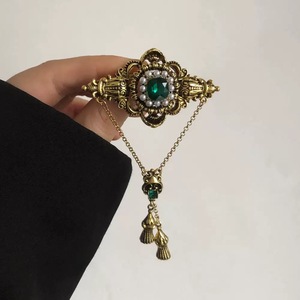 Broche de luxe Bella Viva avec détail chaîne, idéale pour costume, manteau, robe, invité de <span class=keywords><strong>mariage</strong></span>, banquet et tenue quotidienne - Product Image 2