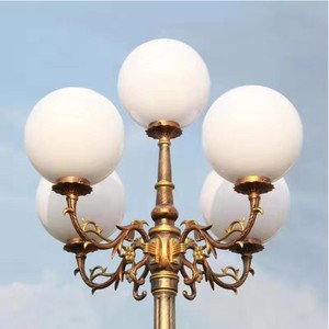 เสาไฟสวนเหล็กกลางแจ้ง หลอดไฟ LED พร้อมโคมแก้ว แสงวอร์มไวท์ 2700K IP66 หลอดไฟ A19 แบบไม่ถอดได้ ใช้ไฟ AC 220V พลังงานแสงอาทิตย์ พร้อมเซ็นเซอร์ตรวจจับความเคลื่อนไหว - Product Image 3