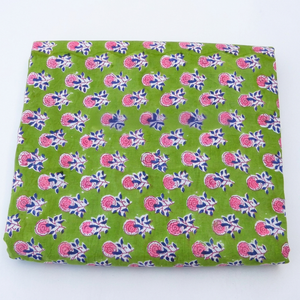 Tela de Algodón 100% Ligera con Estampado Artesanal Indio para Confección de Vestidos, Decoración del Hogar y Ropa para Niños - Se Vende por Yarda - Product Image 1