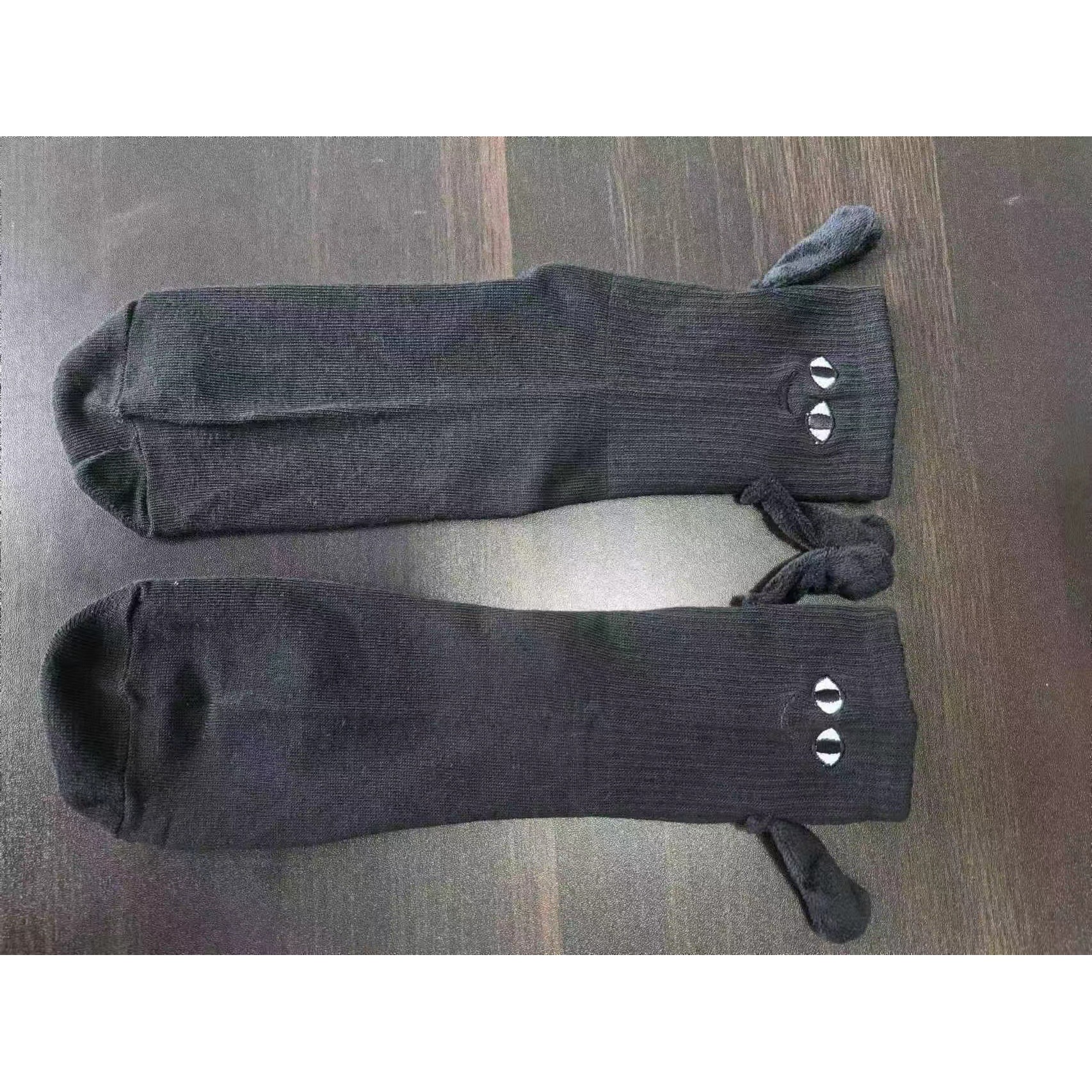 Noir brodé