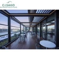 Pergola en aluminium à toit à lames rétractables de qualité commerciale - Étanche IP65 et résistante au vent pour terrasse de restaurant