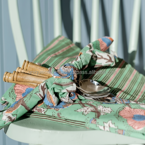 Elegante juego de cuchillos para tabla de quesos, 3 cuchillos con mango de resina y madera, cubiertos modernos para charcutería para regalar y entretener - Product Image 1