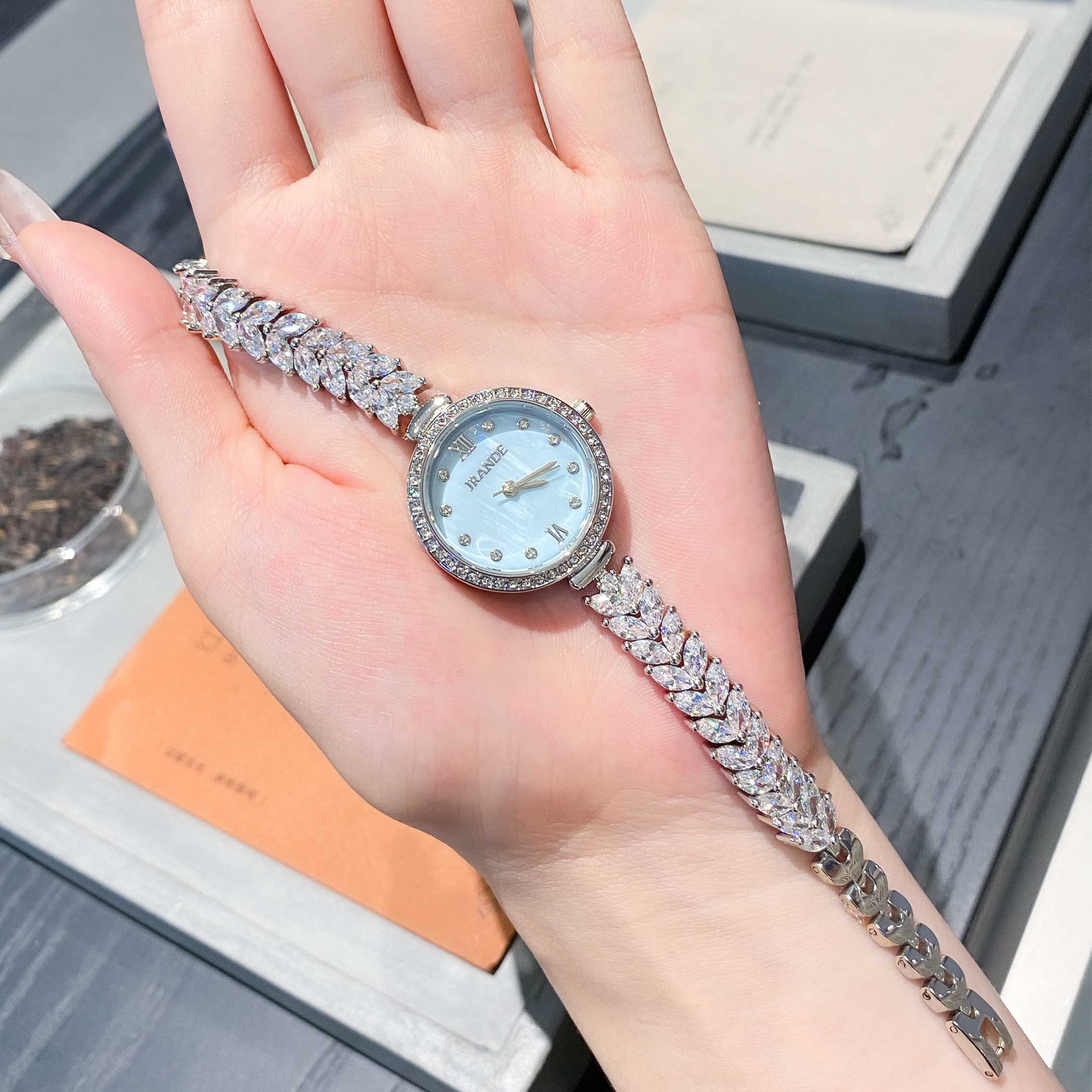 JRANDE Hot Sale Women Wrist Watch Luxury Simple Design Elegant 3ATM Waterproof Custom logo with low minimum order quantity