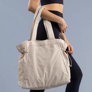 <span class=keywords><strong>Sac</strong></span> fourre-tout tendance en nylon <span class=keywords><strong>pour</strong></span> femme, léger, élégant, idéal <span class=keywords><strong>pour</strong></span> le yoga, nouveaux sacs à <span class=keywords><strong>main</strong></span> en gros - Product Image 1