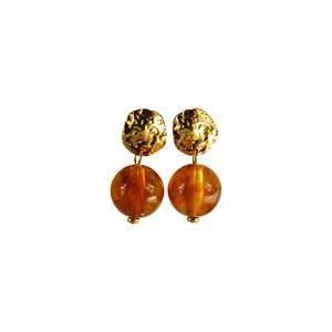 Boucles d'oreilles pendantes tendance en acier inoxydable 316L plaqué or PVD, design perles d'ambre durables et résistantes - Product Image 1