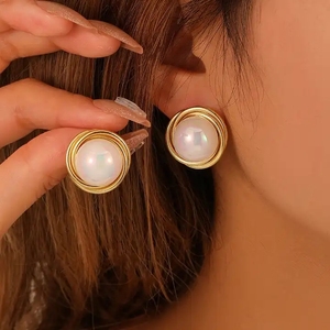 Boucles d'oreilles tendance pour femme, grandes perles, style vintage, accessoires de mode simples et haut de gamme, vente en gros - Product Image 1