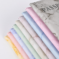 Porte-passeport ultra-fin à motif marbré couleur macaron, étui de voyage portable pour documents, idéal pour les voyages à l'étranger