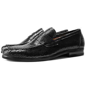 Chaussures plates pour hommes en cuir véritable de haute qualité avec propriétés antidérapantes - une nouvelle marque de chaussures souples pour hommes à la mode - Product Image 1