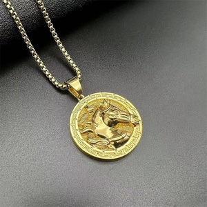 Collier avec pendentif rond plaqué or Hip Hop, charme cheval en acier inoxydable - Product Image 3