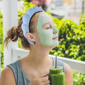 Ensemble de spa personnalisé pour femme avec logo – Maquillage, soins du visage, bandeaux, éponges, bandeaux pour cheveux, bracelets de lavage du visage, accessoires capillaires - Product Image 4