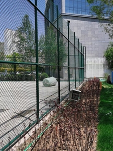 Clôture en treillis métallique pour stade sportif résistante aux intempéries avec service de modélisation 3D en acier galvanisé de haute qualité, bon <span class=keywords><strong>prix</strong></span> - Product Image 3