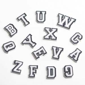 Breloques de chaussures d'été Nouveau PVC Alphabet anglais Strass brillant Boucles métalliques pour sandales Offre Spéciale décoration pour chaussures Vente en gros - Product Image 3