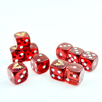 Dés en résine de polypropylène acrylique rouge à coins arrondis de 16 mm, logo doré personnalisé, cube à six faces, vente en gros pour jeux de société en vrac