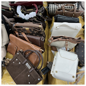 Bolsos de moda al por mayor Ukay, bolsos de mujer mixtos en fardos, bolsos de hombro de segunda mano para mujer, paquete a granel, grado A, baratos de China - Product Image 5