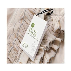 Étiquettes suspendues personnalisées en gros avec impression du logo de la marque, étiquettes en papier de haute qualité avec perforation et fil pour accessoires de mode - Product Image 6