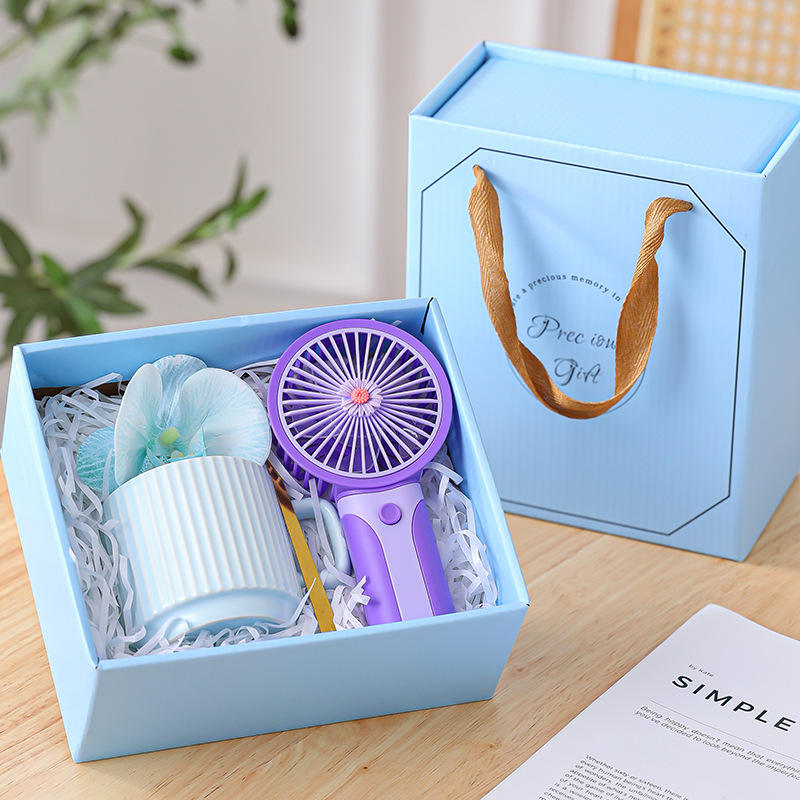 Coffret cadeau tasse rayée bleue + éventail