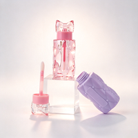 Tube de brillant à lèvres vide à marque privée, motif nœud mignon, gaufrage losange, avec grand applicateur, emballage cosmétique