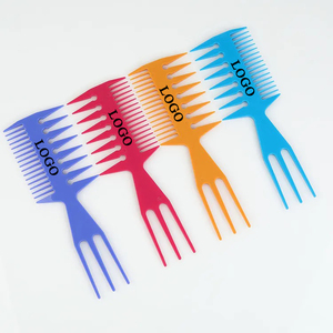 Peine de peluquería Antiestático de plástico con logotipo personalizado, peine de peinado 3 en 1, peine de peluquero de corte de pelo de tamaño pequeño - Product Image 1