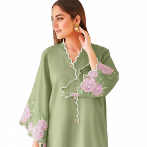 Amplia colección al por mayor Edición en color Vestidos confeccionados pakistaníes Amplia gama de tonos vibrantes directos - Product Image 1