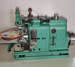 Máquina Overlock Tipo Merrow CP-30, Nueva, en Oferta, con Motor para Uso Doméstico y Uniformes Escolares - Product Image 3