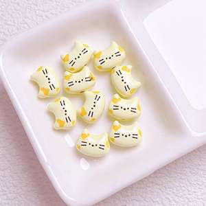 Cuentas colgantes de cabeza de gato de aleación crema de 12mm, Material de agujero Vertical DIY, accesorios de joyería, cuentas acrílicas de plástico Lucite - Product Image 2