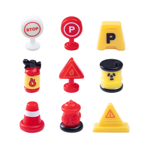 Venta al por mayor de vehículos de motor sin estacionamiento rojo advertencia boca de incendios extintor cono de carretera <span class=keywords><strong>motosierra</strong></span> resina miniatura señal de tráfico chico juguete - Product Image 1