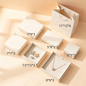 Juego de Cajas de Joyería de Papel Beige de Varios Tamaños, Caja de Regalo para Joyas con Logotipo Personalizado para Anillos, Aretes y Collares - Product Image 1