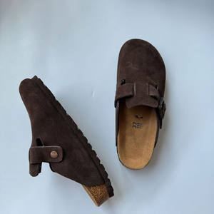 Sabots et mules unisexe de luxe en cuir véritable Mules Femme sportif léger sabots souples avec style à enfiler pour hommes et femmes - Product Image 1