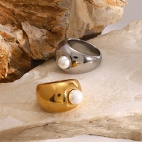 Nouveau Design Étanche Fadeless En Acier Inoxydable 18K PVD Plaqué Or Chunky Pearl Dome Anneaux pour Femmes
