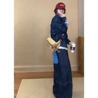 Ensemble 2 pièces en jean pour femme : Chemise à carreaux avec poignets contrastants et Jean large rouge à cordon de serrage – Style streetwear