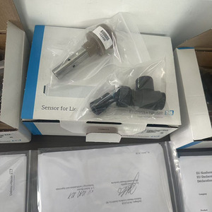 เครื่องวัดค่าการนำไฟฟ้าแบบอนาล็อก Endress+Hausers Condumax CLS15 ของแท้ 100% เหมาะสำหรับการวัดน้ำบริสุทธิ์และน้ำอัลตร้าเพียว ยี่ห้อ YOKOGAWA - Product Image 3