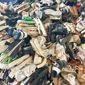 S14 Chaussures d'occasion Ballots Sandales d'occasion Pantoufles Vente en gros Chaussures d'été Chaussure pour dames - Product Image 1