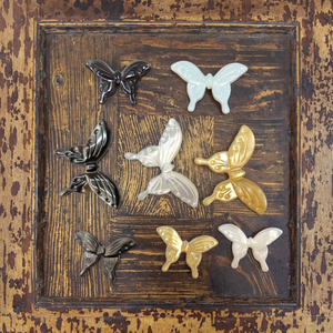 Promoción de Cuentas <span class=keywords><strong>Sueltas</strong></span> de Nácar Talladas a Mano en 3D, Accesorios Irregulares con Forma de Mariposa para Joyería DIY - Product Image 2