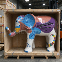 Patung Gajah Fiberglass Besar Lukisan Tangan, Patung Hewan Graffiti Kustom untuk Taman Bertema, Ornamen Lanskap Luar Ruangan