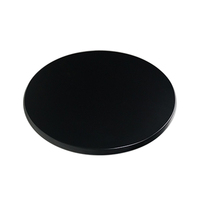 Table basse portable noire élégante et moderne en bois de hêtre pour le salon ou la salle à manger dans un style antique minimaliste