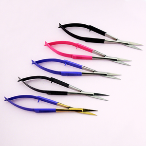Ciseaux à ressort en acier inoxydable de qualité supérieure, poignée antidérapante, outil de beauté de précision pour la coupe et le façonnage des sourcils, des cils et des cuticules - Product Image 1