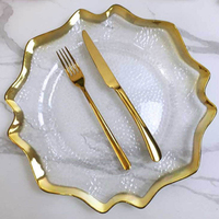 Assiette de présentation en plastique martelé à bord doré ondulé, motif floral, transparente, pour mariage