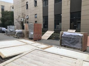 Máquina automática de llenado de líquidos por pulverización con función de tapado y etiquetado - Product Image 4