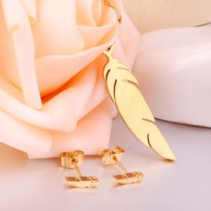 Accessoires pour filles, ensemble de bijoux en acier inoxydable gravé sur mesure avec feuille d'or - Product Image 1