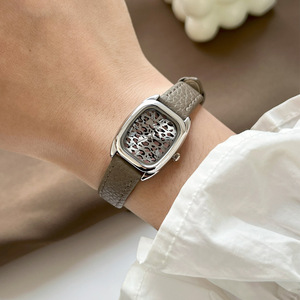 Montre carrée au design unique et de niche 2026 pour femme, montre rétro européenne et américaine à imprimé léopard pour femme - Product Image 6