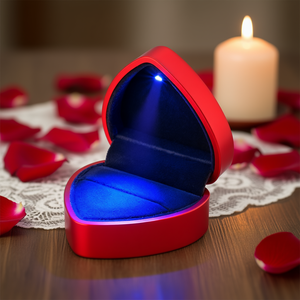 Caja de joyería LED en forma de corazón Valenti con luz azul para almacenamiento y exhibición de anillos, pulseras y colgantes - Product Image 2