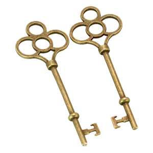 Bán buôn trang trí Antique Skeleton Key Heart Shape Bronze kim loại giá rẻ Hợp kim kẽm độc đáo phong cách cổ điển Skeleton phím - Product Image 4