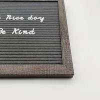 Panneau de lettres en feutre bon marché 10x10 pouces avec support en plastique pour la décoration murale de la maison